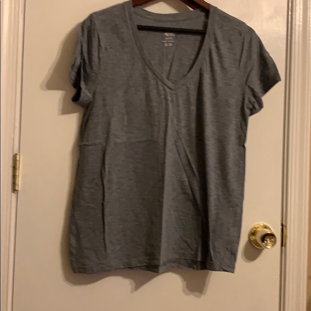 Grey tee